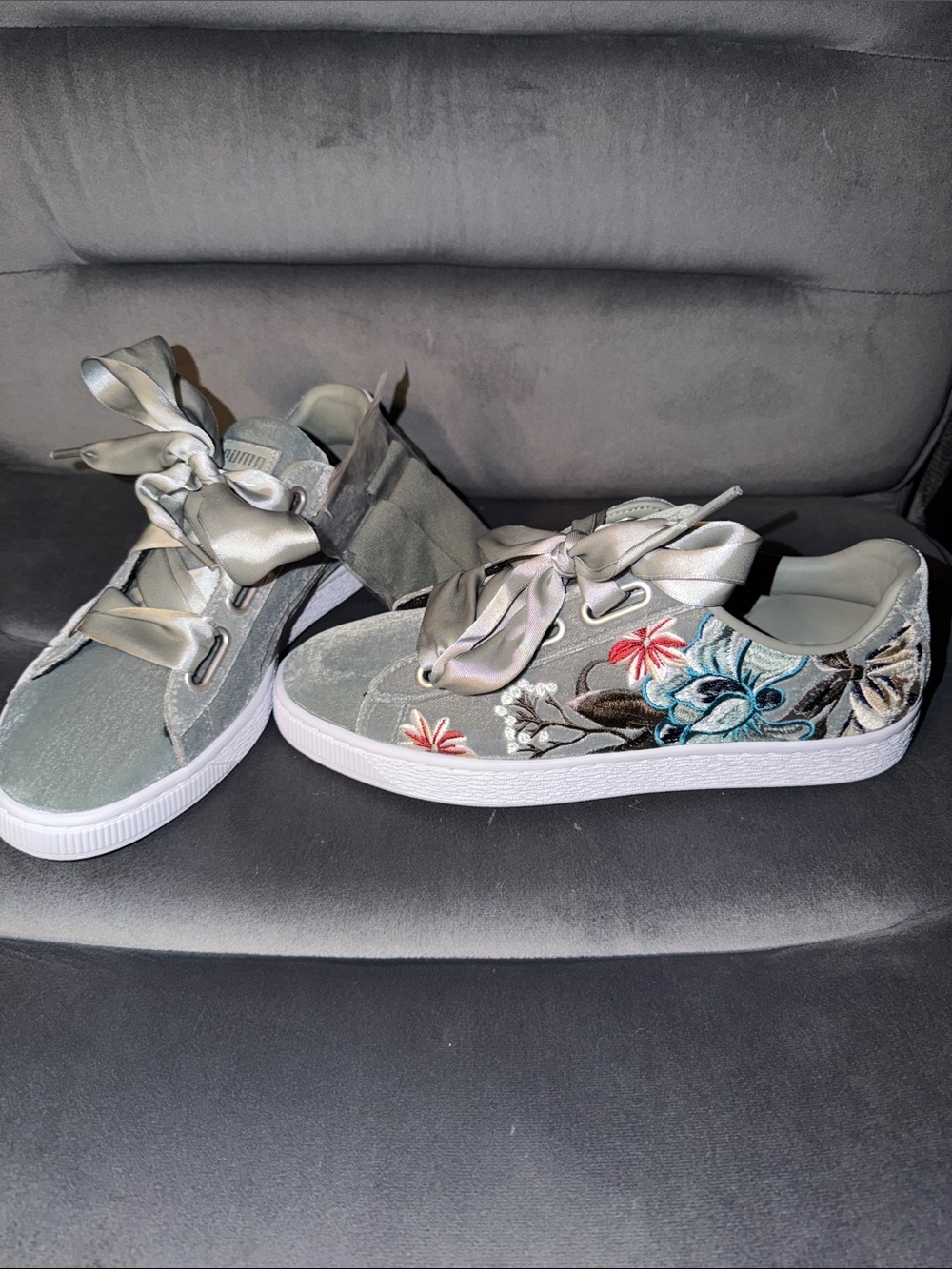 Puma Basket Heart Hyper Embroidery Suede sneakers size 9 NWT w/additional laces